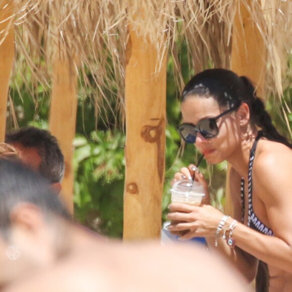 Adriana Lima en vacances sur l'île de Mykonos en Grèce. Le 9 juillet 2016.
