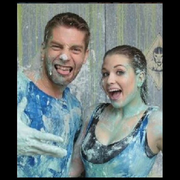 EnjoyPhoenix et Yann-Alrick Morteuil après l'épreuve de la boue, dans "Fort Boyard", diffusé le 16 juillet 2016, sur France 2