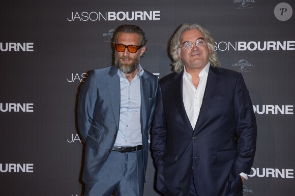 Vincent Cassel et Paul Greengrass - Avant première du film "Jason Bourne"au Pathé Beaugrenelle à Paris le 12 juillet 2016. © Borde - Guirec / Bestimage