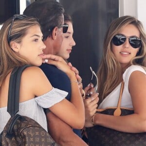 Semi-exclusif - Sylvester Stallone débute ses vacances sur son yacht avec sa femme Jennifer Flavin, ses filles Sistine, Scarlet, Sophia et des amis à Monaco le 9 juillet 2016.  Semi-exclusive - Sylvester Stallone begin his vacation on his yacht with his wife Jennifer Flavin, his daughters Sistine, Scarlet, Sophia and friends in Monaco July 9, 2016.08/07/2016 - 