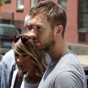 Taylor Swift et son petit-ami Calvin Harris sortent d'un restaurant à New York, le 28 mai 2015.