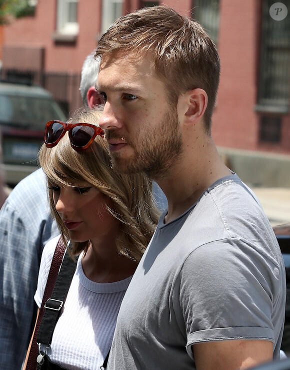 Taylor Swift et son petit-ami Calvin Harris sortent d'un restaurant à New York, le 28 mai 2015.
