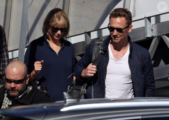 Taylor Swift et son compagnon Tom Hiddleston arrivent à l'aéroport de Sydney, Australie, le 8 juillet 2016.