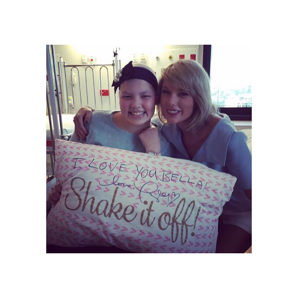Taylor Swift rend visite aux jeunes malades de l'hôpital pour enfants Lady Cilento de Brisbane en Australie, le 12 juillet 2016