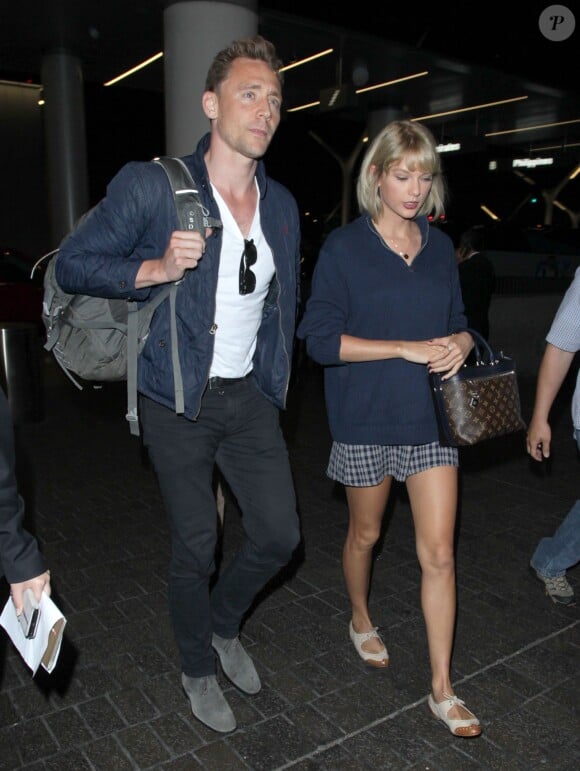 Taylor Swift et son compagnon Tom Hiddleston arrive à l'aéroport de LAX à Los Angeles, le 6 juillet 2016