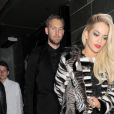 Rita Ora et son petit-ami Calvin Harris à la sortie de l'After-Party au restaurant Hakkasan après la soirée des Brit Awards à Londres, le 19 février 2014.