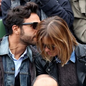 Maxim Nucci (Yodelice) et sa compagne Isabelle Ithurburu dans les tribunes des Internationaux de France de tennis de Roland-Garros à Paris. Le 24 mai 2016 © Dominique Jacovides / Bestimage