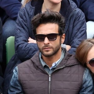 Maxim Nucci (Yodelice) et sa compagne Isabelle Ithurburu dans les tribunes des Internationaux de France de tennis de Roland-Garros à Paris. Le 24 mai 2016 © Dominique Jacovides / Bestimage