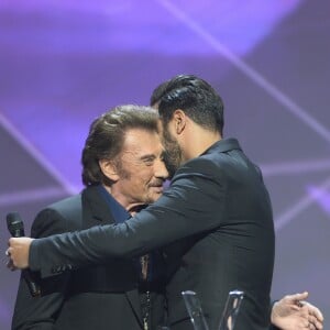 Johnny Hallyday et Maxim Nucci (Yodelice) - Victoire Album de Chansons pour "De l'Amour" - Cérémonie des 31 èmes Victoires de la Musique au Zénith de Paris le 12 février 2016 © Guirec Coadic / Bestimage