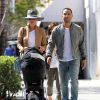 John Legend, sa femme Chrissy Teigen et leur fille Luna font du shopping à Beverly Hills, le 22 juin 2016.