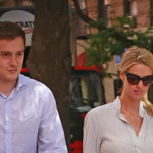 Les jeunes parents Nicky Hilton, son mari James Rothschild et leur fille Lily-Grace se promènent à New York, le 11 juillet 2016, quelques jours après la naissance de leur bébé.11/07/2016 - New York