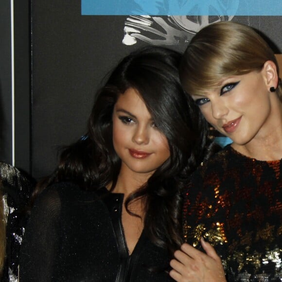 Selena Gomez, Taylor Swift à la Soirée des MTV Video Music Awards à Los Angeles le 30 aout 2015.