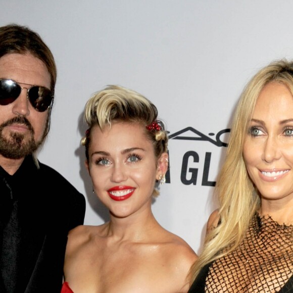 Billy Ray Cyrus, Miley Cyrus et Tish Cyrus au Gala "AmfAR Inspiration Gala" à New York, le 16 juin 2015.