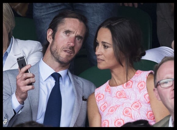 Pippa Middleton et son compagnon James Matthews dans les tribunes du tournoi de Wimbledon le 6 juillet 2016. Le couple s'est fiancé le 16 juillet 2016. © Stephen Lock/i-Images via ZUMA Wire / Bestimage