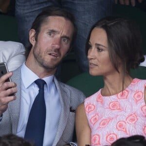 Pippa Middleton et son compagnon James Matthews dans les tribunes du tournoi de Wimbledon le 6 juillet 2016. © Stephen Lock/i-Images via ZUMA Wire / Bestimage