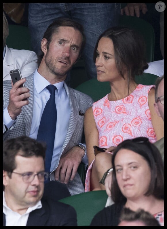 Pippa Middleton et son compagnon James Matthews dans les tribunes du tournoi de Wimbledon le 6 juillet 2016. © Stephen Lock/i-Images via ZUMA Wire / Bestimage