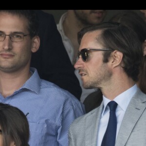 Pippa Middleton et son compagnon James Matthews dans les tribunes du tournoi de Wimbledon le 6 juillet 2016. © Stephen Lock/i-Images via ZUMA Wire / Bestimage