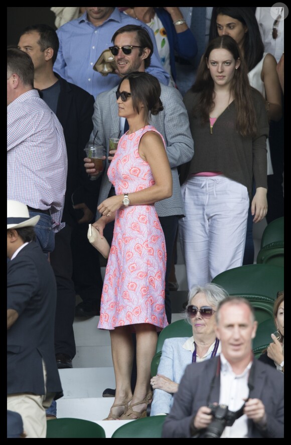 Pippa Middleton et son compagnon James Matthews dans les tribunes du tournoi de Wimbledon le 6 juillet 2016. © Stephen Lock/i-Images via ZUMA Wire / Bestimage