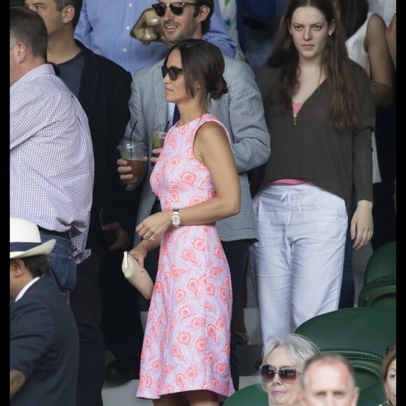 Pippa Middleton et son compagnon James Matthews dans les tribunes du tournoi de Wimbledon le 6 juillet 2016. © Stephen Lock/i-Images via ZUMA Wire / Bestimage