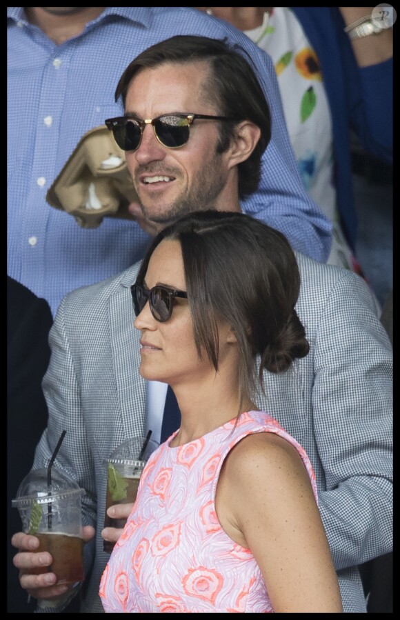 Pippa Middleton et son compagnon James Matthews dans les tribunes du tournoi de Wimbledon le 6 juillet 2016. © Stephen Lock/i-Images via ZUMA Wire / Bestimage