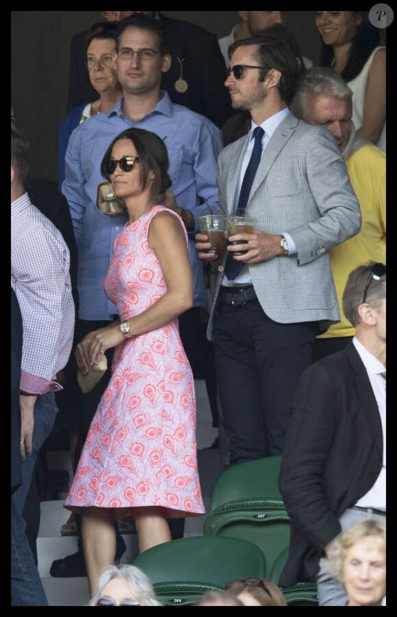 Pippa Middleton et son compagnon James Matthews dans les tribunes du tournoi de Wimbledon le 6 juillet 2016. © Stephen Lock/i-Images via ZUMA Wire / Bestimage