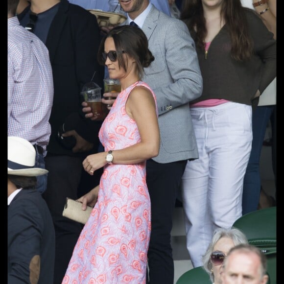 Pippa Middleton et son compagnon James Matthews dans les tribunes du tournoi de Wimbledon le 6 juillet 2016. © Stephen Lock/i-Images via ZUMA Wire / Bestimage