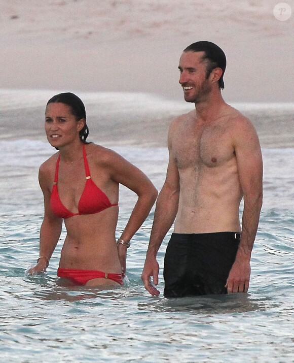 Exclusif - Pippa Middleton en vacances avec James Matthews à Saint-Barthélemy sur la plage de l'Eden Rock le 22 août 2015
