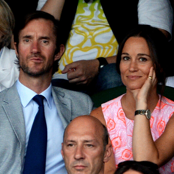 Pippa Middleton et James Matthews à Wimbledon le 6 juillet 2016. Le couple s'est fiancé dix jours plus tard, le 16 juillet ; James, 40 ans, a fait sa demande lors d'une promenade dans le parc national Lake District.