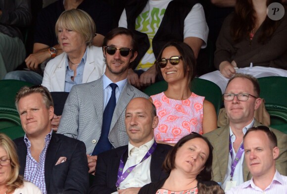 Pippa Middleton et James Matthews à Wimbledon le 6 juillet 2016. Le couple s'est fiancé dix jours plus tard, le 16 juillet ; James, 40 ans, a fait sa demande lors d'une promenade dans le parc national Lake District.