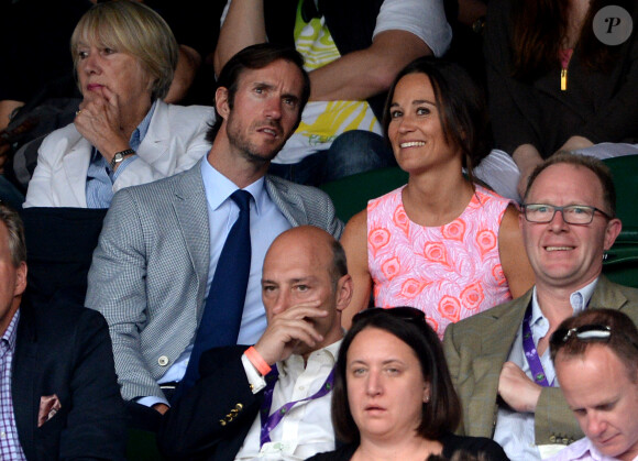 Pippa Middleton et James Matthews à Wimbledon le 6 juillet 2016. Le couple s'est fiancé dix jours plus tard, le 16 juillet ; James, 40 ans, a fait sa demande lors d'une promenade dans le parc national Lake District.
