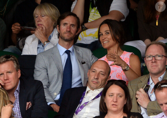 Pippa Middleton et James Matthews à Wimbledon le 6 juillet 2016. Le couple s'est fiancé dix jours plus tard, le 16 juillet ; James, 40 ans, a fait sa demande lors d'une promenade dans le parc national Lake District.