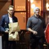 Tom Hiddleston est allé acheter un repas à emporter avec une bouteille de vin et de l'eau pour lui et sa compagne Taylor Swift à Sydney le 17 juillet 2016.