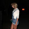 Taylor Swift va faire du shopping au Clothes Outlet store avec un garde du corps dans la soirée à Gold Coast en Australie, le 14 juillet 2016.
