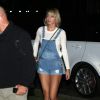 Taylor Swift va faire du shopping au Clothes Outlet store avec un garde du corps dans la soirée à Gold Coast en Australie, le 14 juillet 2016.