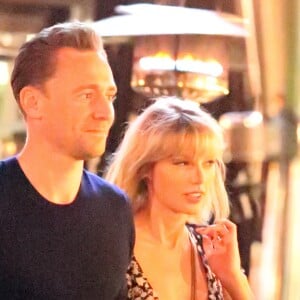 Taylor Swift et son compagnon Tom Hiddleston vont dîner dans un restaurant italien à Sydney le 10 juillet 2016.