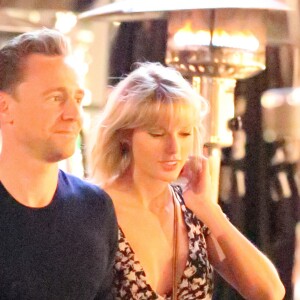 Taylor Swift et son compagnon Tom Hiddleston vont dîner dans un restaurant italien à Sydney le 10 juillet 2016.