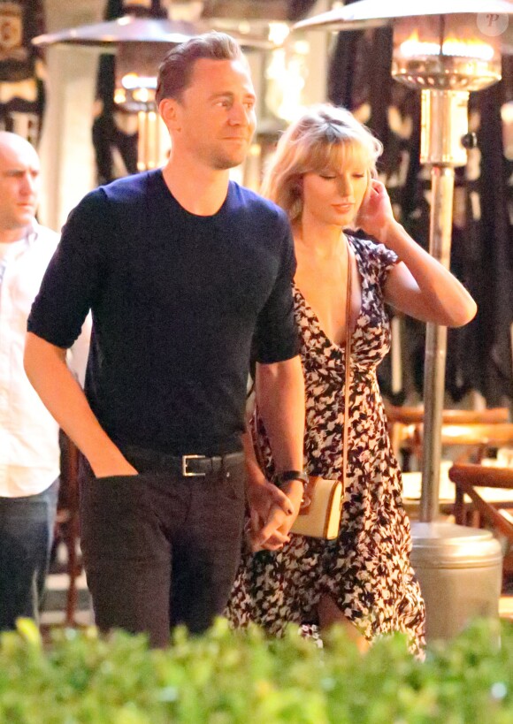 Taylor Swift et son compagnon Tom Hiddleston vont dîner dans un restaurant italien à Sydney le 10 juillet 2016.