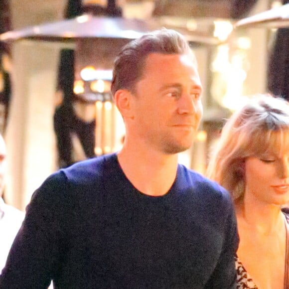 Taylor Swift et son compagnon Tom Hiddleston vont dîner dans un restaurant italien à Sydney le 10 juillet 2016.