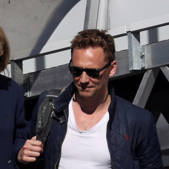 Taylor Swift et son compagnon Tom Hiddleston arrivent à l'aéroport de Sydney, Australie, le 8 juillet 2016. Tom est en Australie pour le tournage du film Thor.