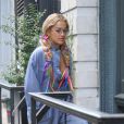 Rita Ora se promène en combinaison jean et sans soutien gorge dans les rues de New York, le 17 juillet 2016