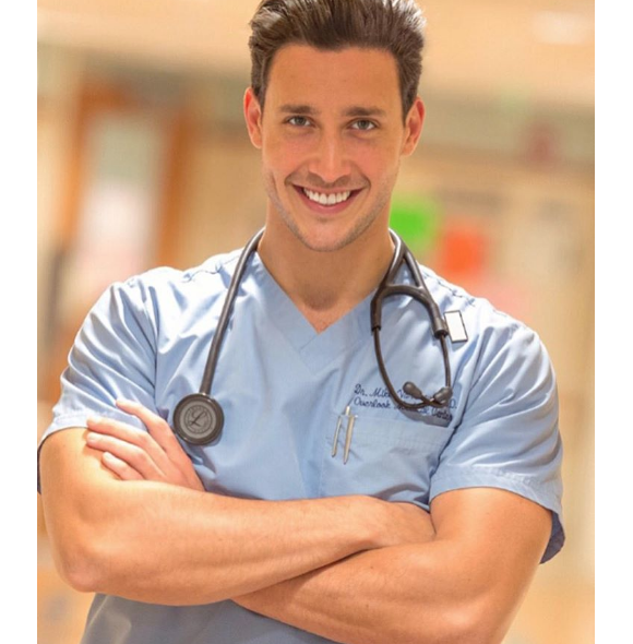 Dr Mike (Mikhail Varshavski) est le docteur sexy qui agite Instagram
