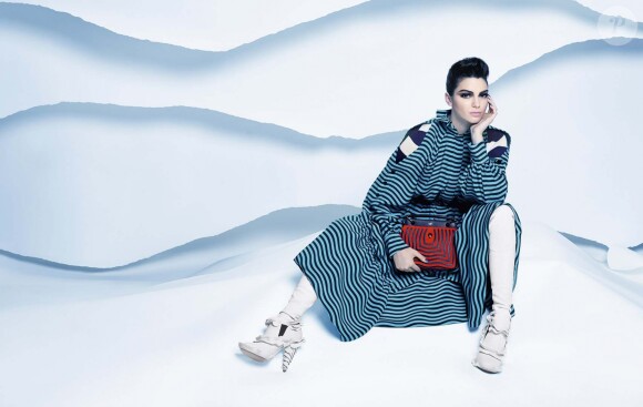 Kendall Jenner figure sur la campagne automne-hiver 2016/1017 de Fendi. Photo par Karl Lagerfeld.