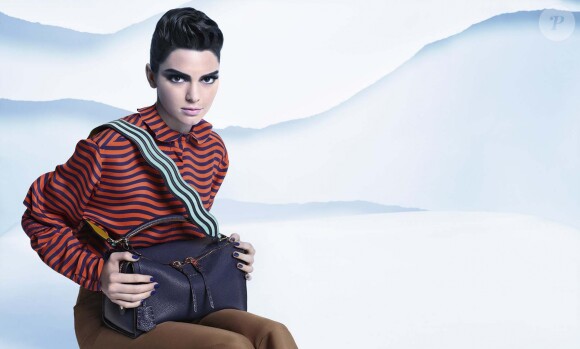 Kendall Jenner figure sur la campagne automne-hiver 2016/1017 de Fendi. Photo par Karl Lagerfeld.