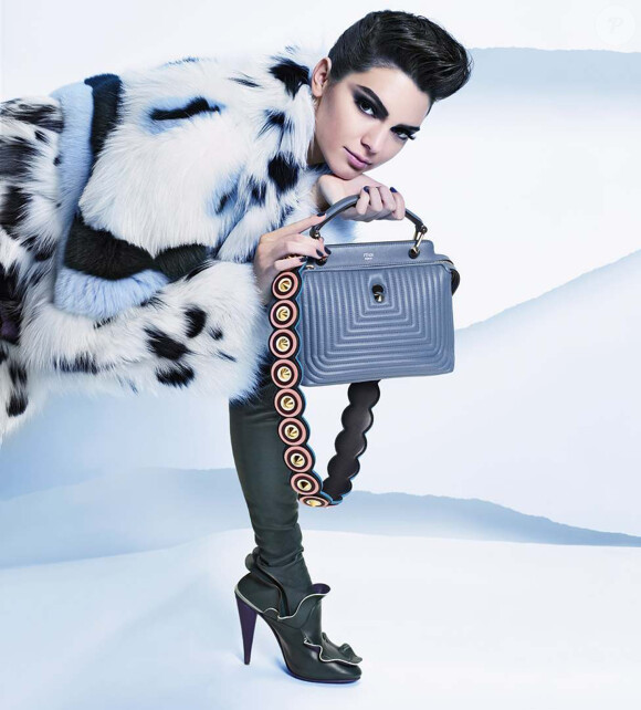 Kendall Jenner figure sur la campagne automne-hiver 2016/1017 de Fendi. Photo par Karl Lagerfeld.