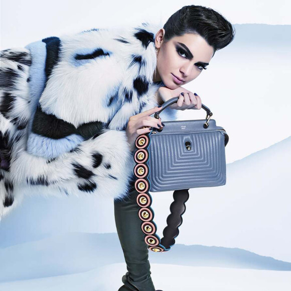 Kendall Jenner figure sur la campagne automne-hiver 2016/1017 de Fendi. Photo par Karl Lagerfeld.