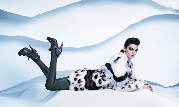 Kendall Jenner figure sur la campagne automne-hiver 2016/1017 de Fendi. Photo par Karl Lagerfeld.