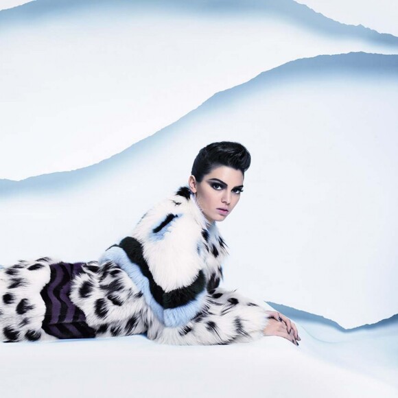 Kendall Jenner figure sur la campagne automne-hiver 2016/1017 de Fendi. Photo par Karl Lagerfeld.