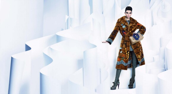 Kendall Jenner figure sur la campagne automne-hiver 2016/1017 de Fendi. Photo par Karl Lagerfeld.