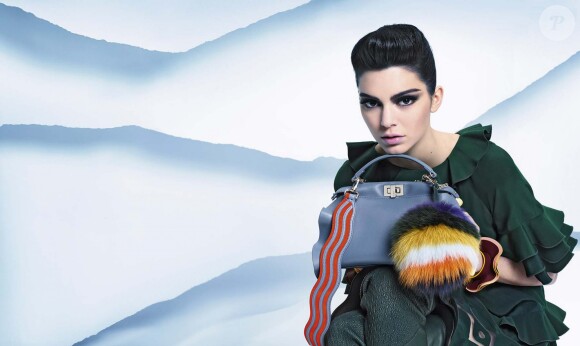Kendall Jenner figure sur la campagne automne-hiver 2016/1017 de Fendi. Photo par Karl Lagerfeld.