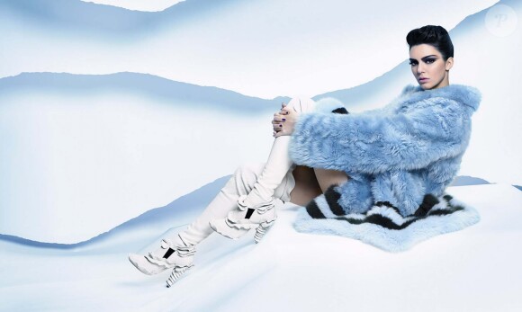 Kendall Jenner figure sur la campagne automne-hiver 2016/1017 de Fendi. Photo par Karl Lagerfeld.